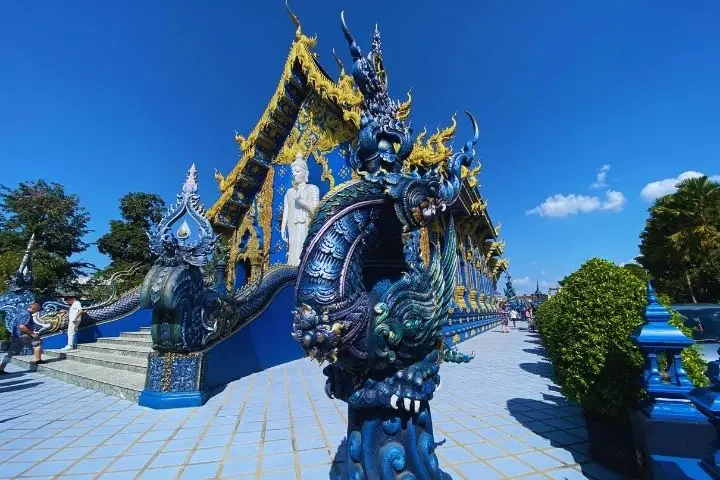 Wat-Rong-Sue-Ten-Blue-temple-Chiang-Rai-1
