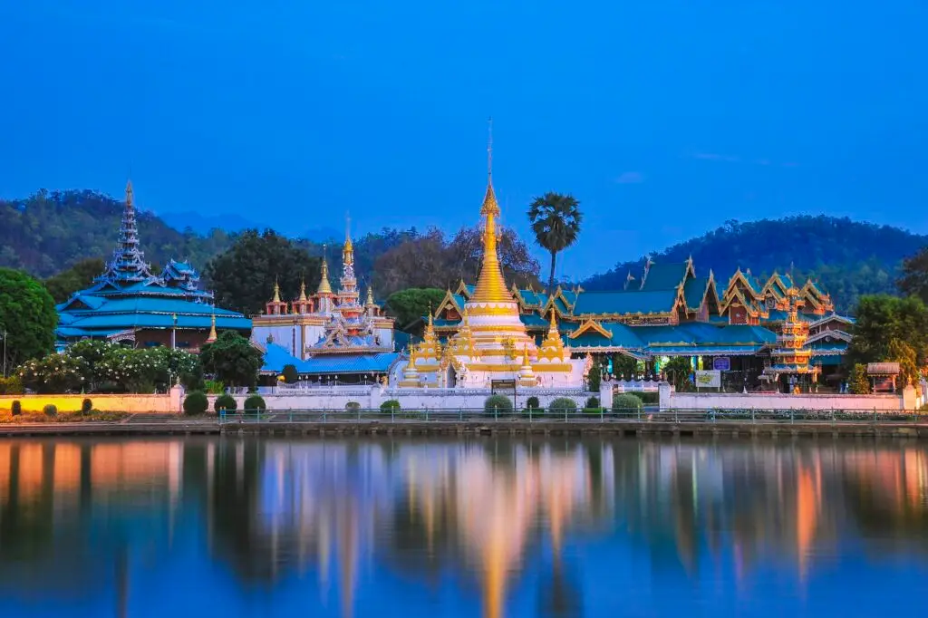 Chong Kham and Chong Klang Temple, Mae Hong Son Published in Mae Hong Son, what's going on with the weather there? Osotho Magazine, Issued : June, 2018 Page 20